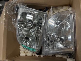 Headlights for 2000-2004 Toyota Tundra  📍$40