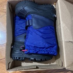 Child Snow Boots(NEW) Size Kids 9