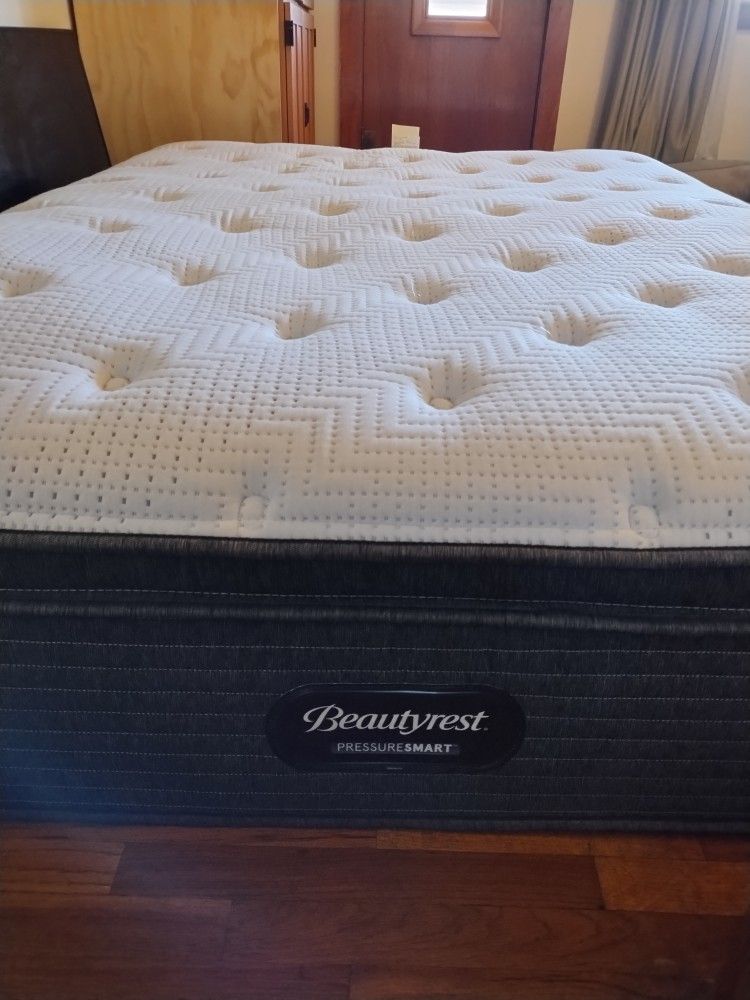 Beautyrest Queen Size Mattress 