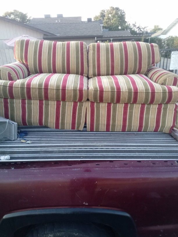 Couch,Love Seat Like New No Stains 60$obo