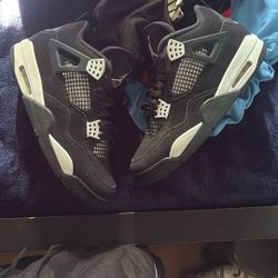 Air Jordan 4 White Thunders 