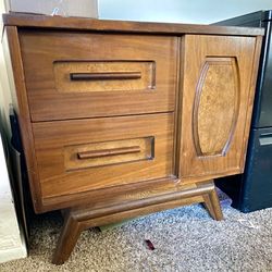 Vintage ‘60s Young Manufacturing Mid-Century Modern Walnut Nightstand