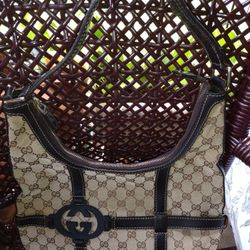 NICE HANDBAG BY GUCCI 