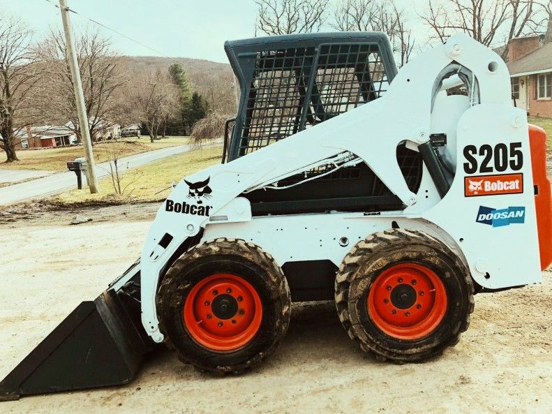 PRICE $3OOO BOBCAT SKID STEER PERFECT CONDITION