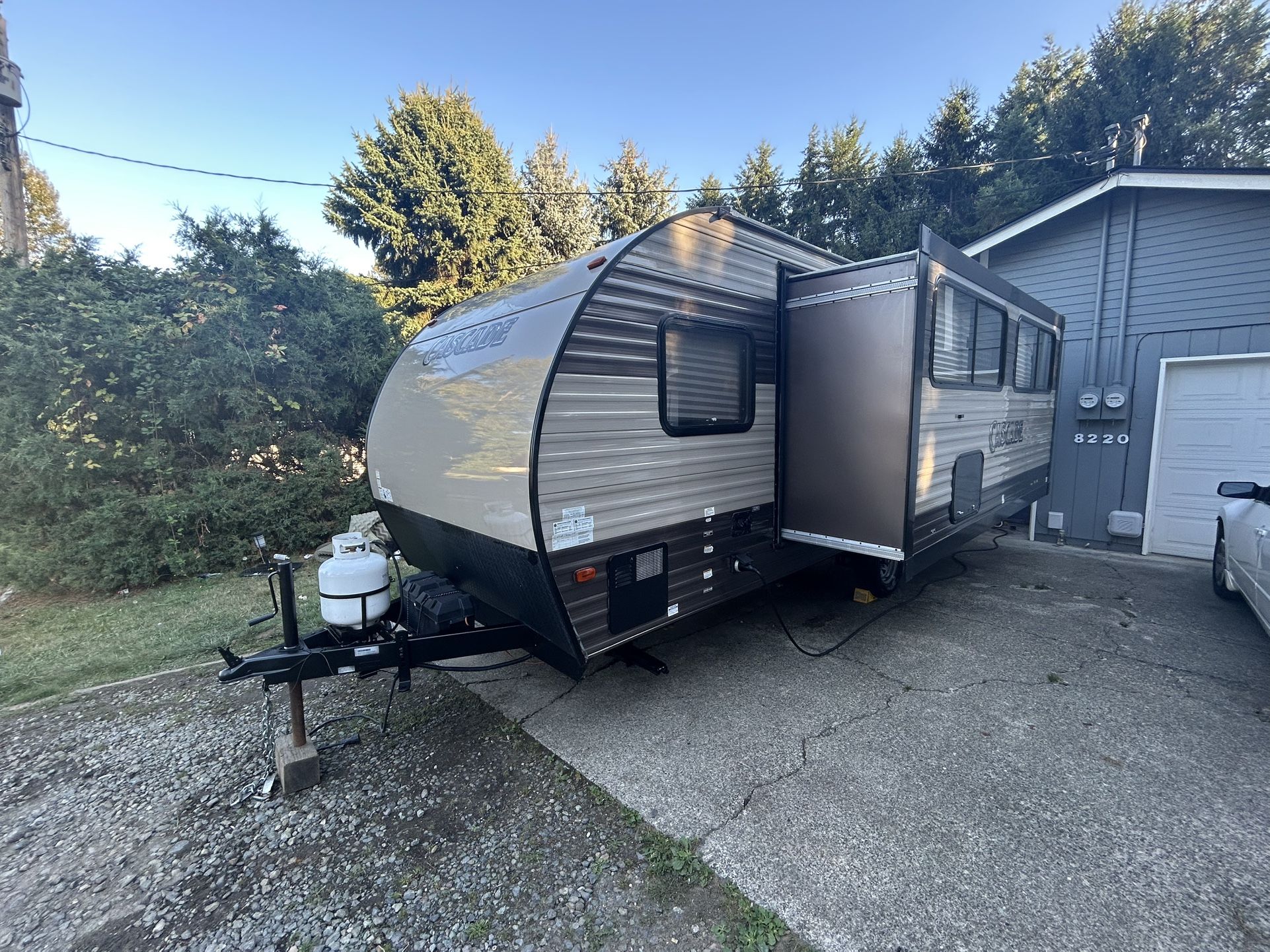 2018 Forest River 21 feet super slide very easy to tow in excellent condition