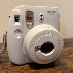 Fuji Instax 9   Polaroid 