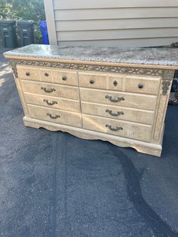 Dresser