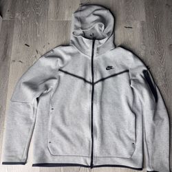 Grey Nike Tech Size Large