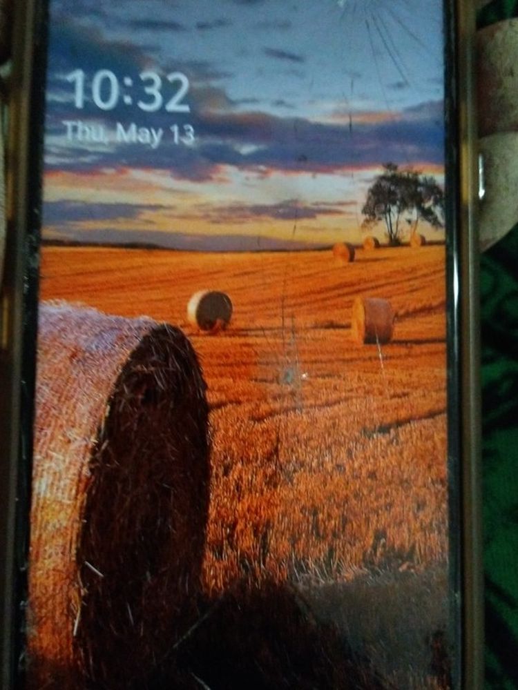 lg stylo 6 for boost works greak but screen cracked still touchscreen works like new