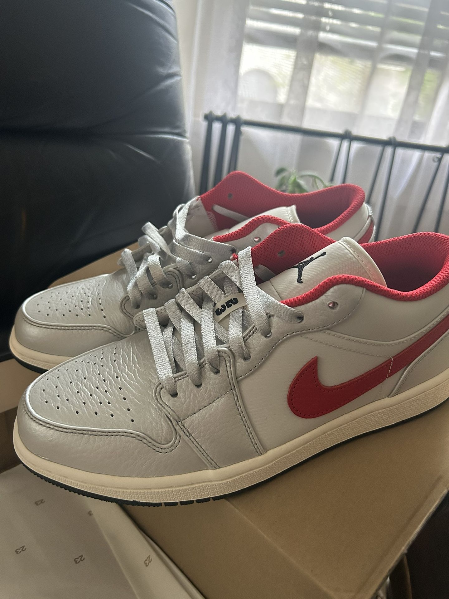 air jordan low night track size