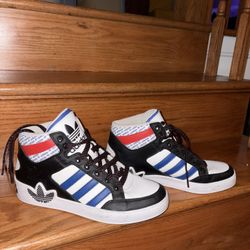 Adidas Size 8.5 Women’s Sneakers 