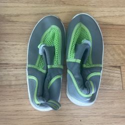 Kids Rivers /water shoes Size 11/12 XL