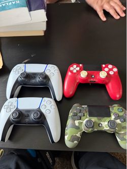 PS5 Controllers (2) + PS4 Controllers (2)
