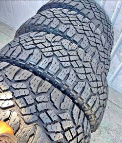 275 65 18 Goodyear tires Con 80% de Vida Las 4