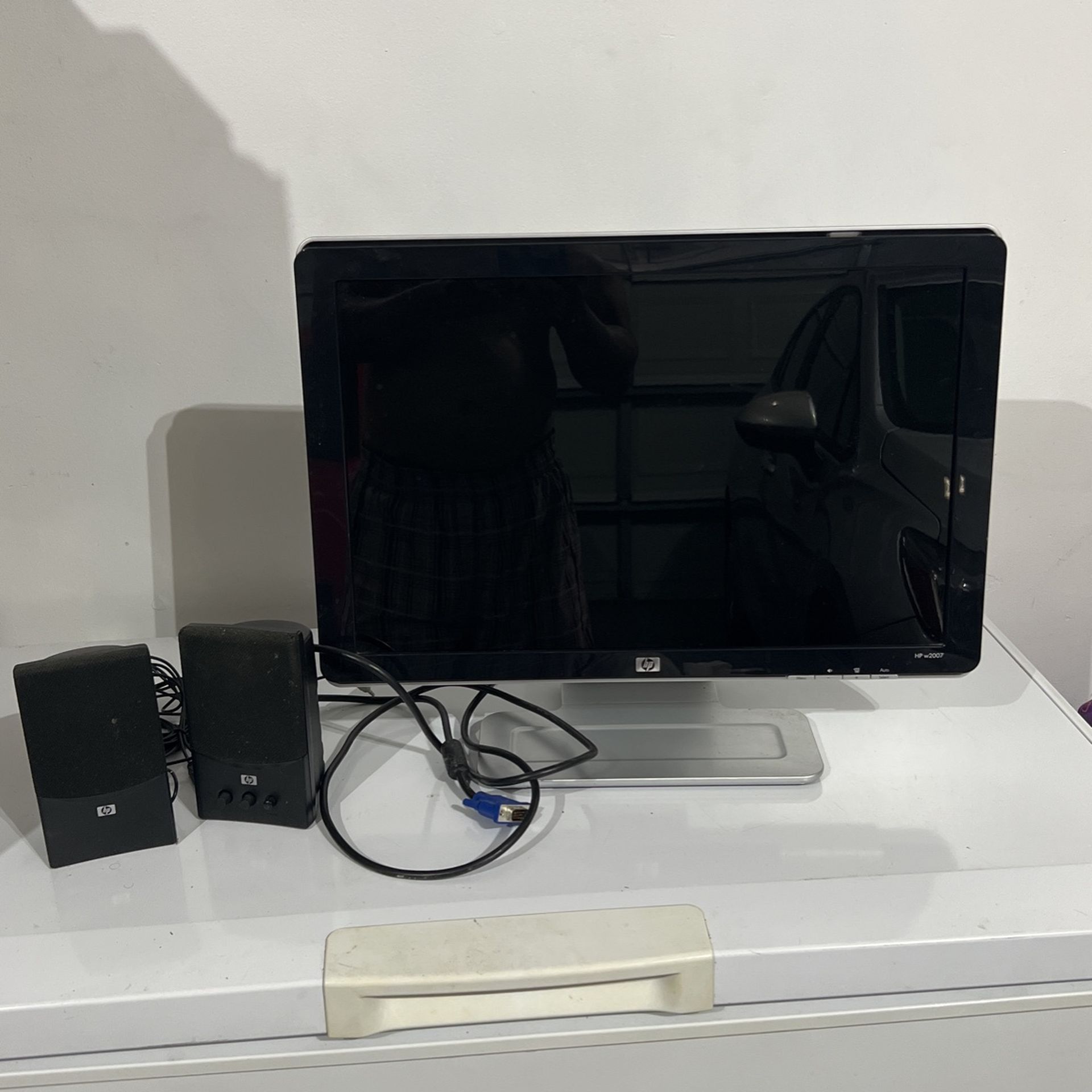 20” Computer Monitor,Speaker and Keyboard