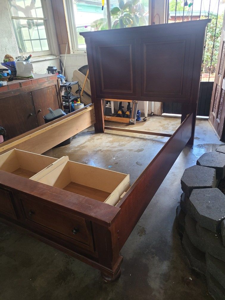 GENTLY USED QUEEN SIZE BEDFRAME WITH 2 DRAWER STORAGE