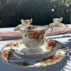 Royal Albert Old Country Roses fine bone china