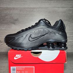 Nike Shox R4 Triple Black  CW2626-003 GS Size 5.5 Youth / 7 Womens New With Box