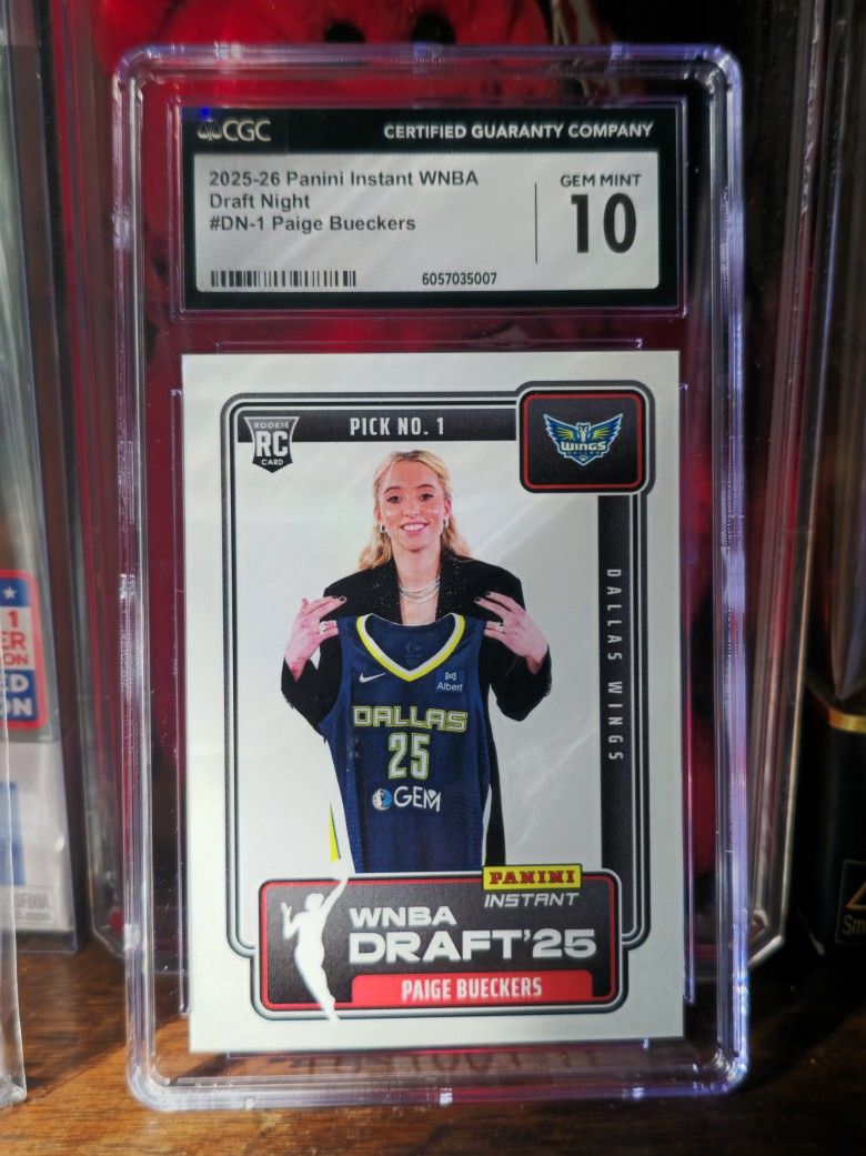 2025-26 Paige Bueckers Panini Instant WNBA Draft Night #DN-1 GEM MINT 10 by the Certified Guaranty Company (CGC).
