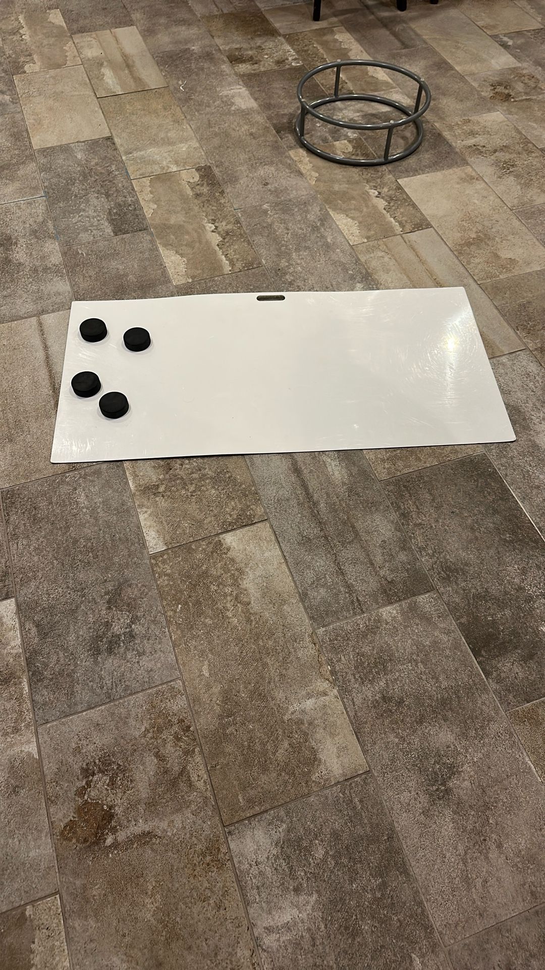 Hockey Shooting Pad With 4 Rubber Pucks