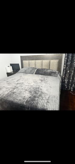 For Sale King Bed And 2 nightstands,dresser