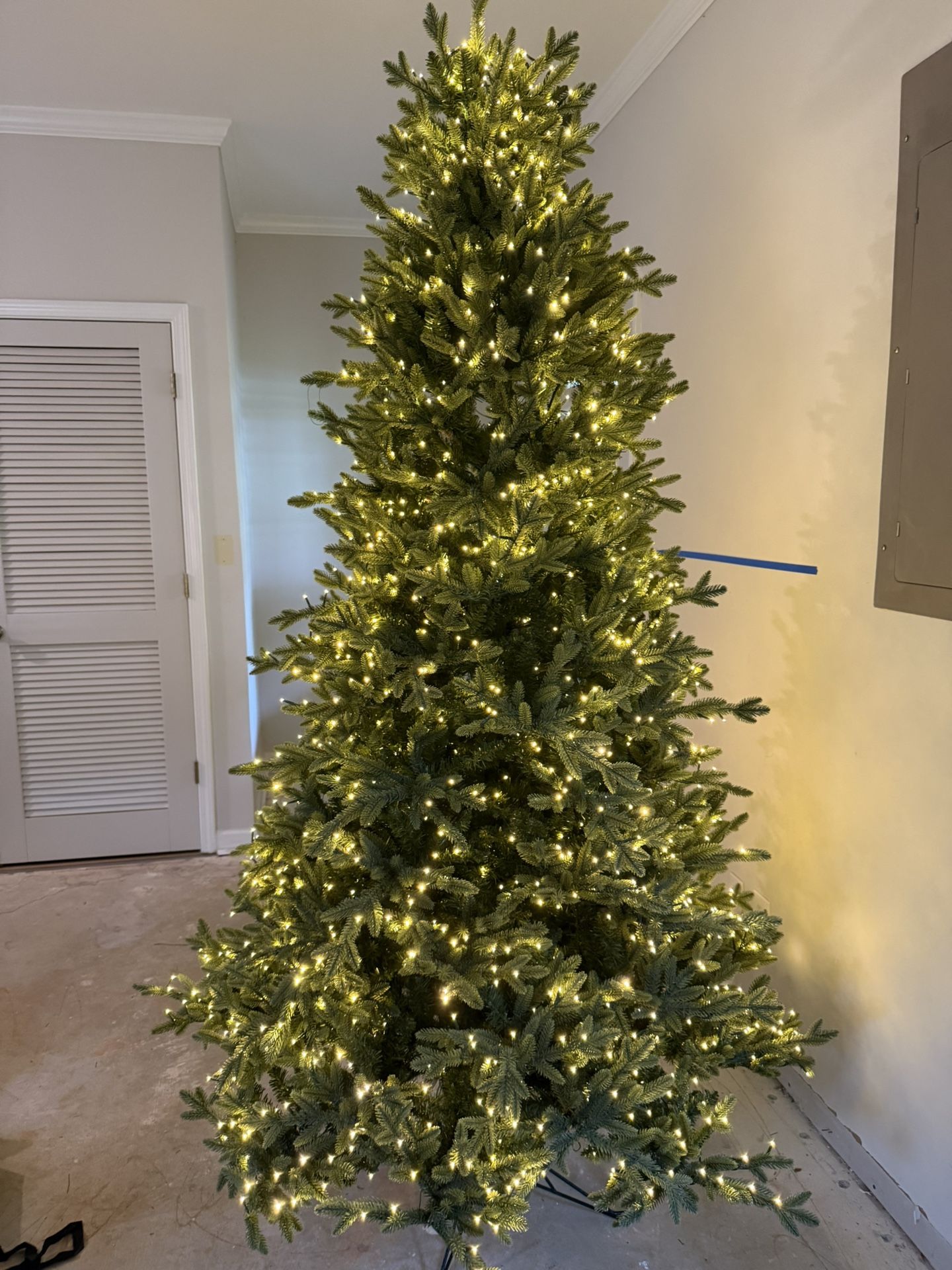 Pre Lit Artificial Christmas Tree With LEDs