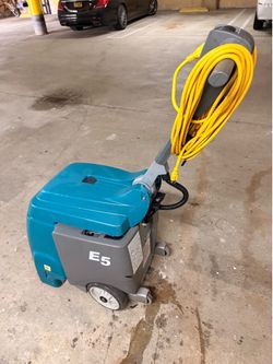 Low Profile Compact Carpet Extractor