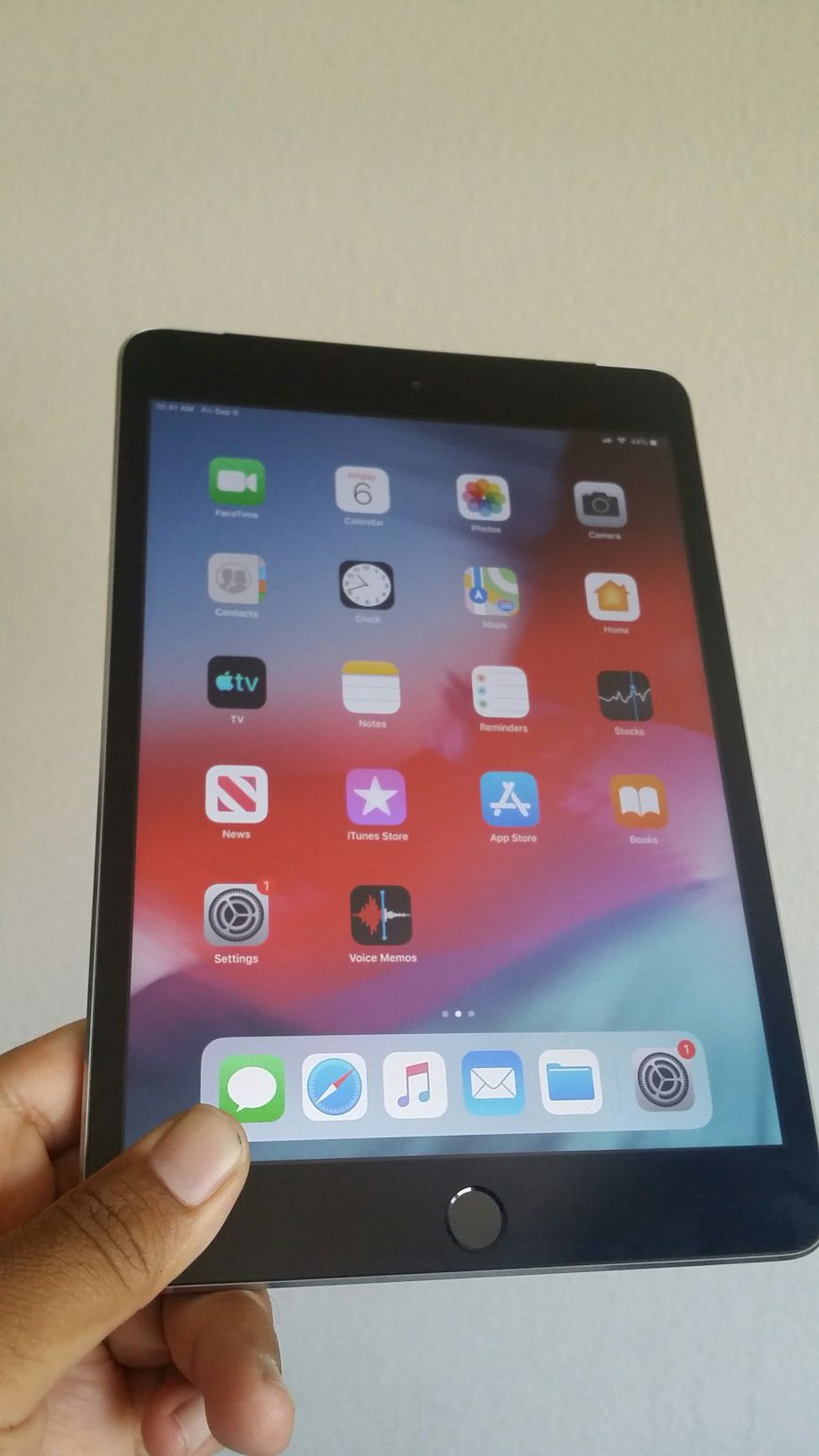 Apple IPad Mini 3 (Retina Display / Touch ID / IOS 12) 16GB WiFi + Cellular (Unlocked) with complete Accessories
