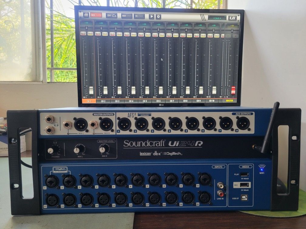 Soundcraft Ui24 Mixer.