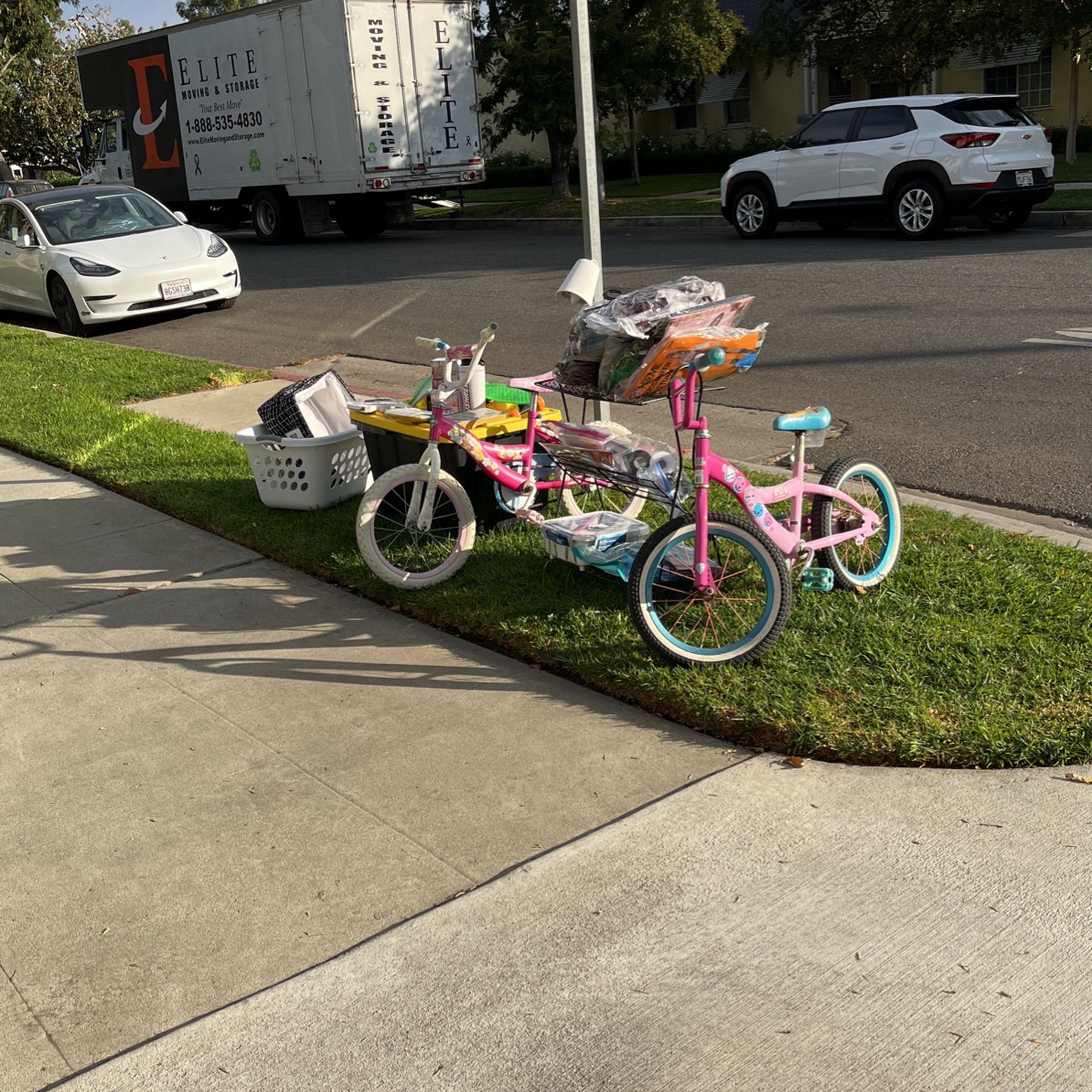Today Yard Sale!! 2801 W clark ave Burbank