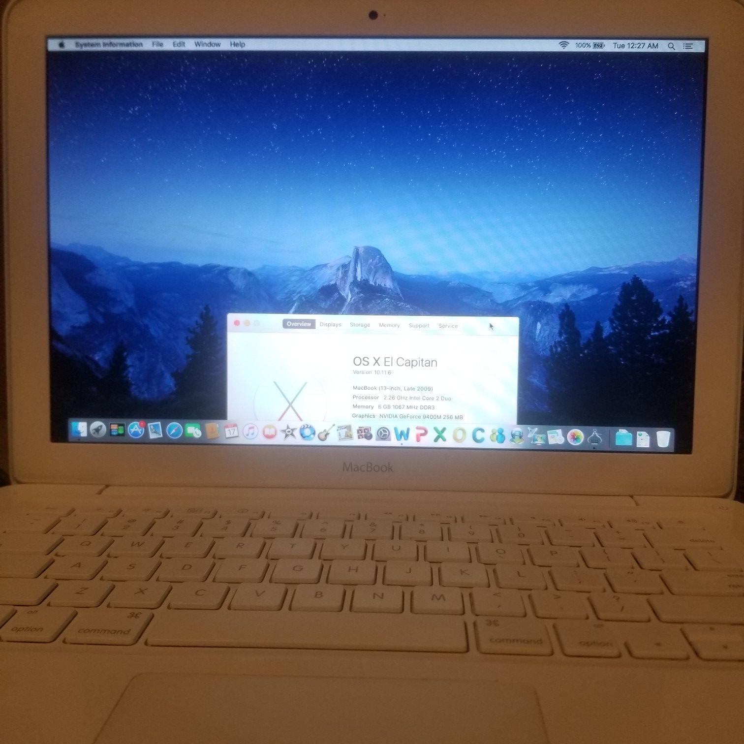 Macbook upgraded to 6GB RAM Memory 250gb 2.26GHZ intel core 2 duo Wireless Bluetooth built in mic Webcam periscope disc drive Airdrop music & charger