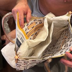 Dooney & Bourke 1975 Georgia Bulldog Zip Top Shopper Crafted Handbag. 