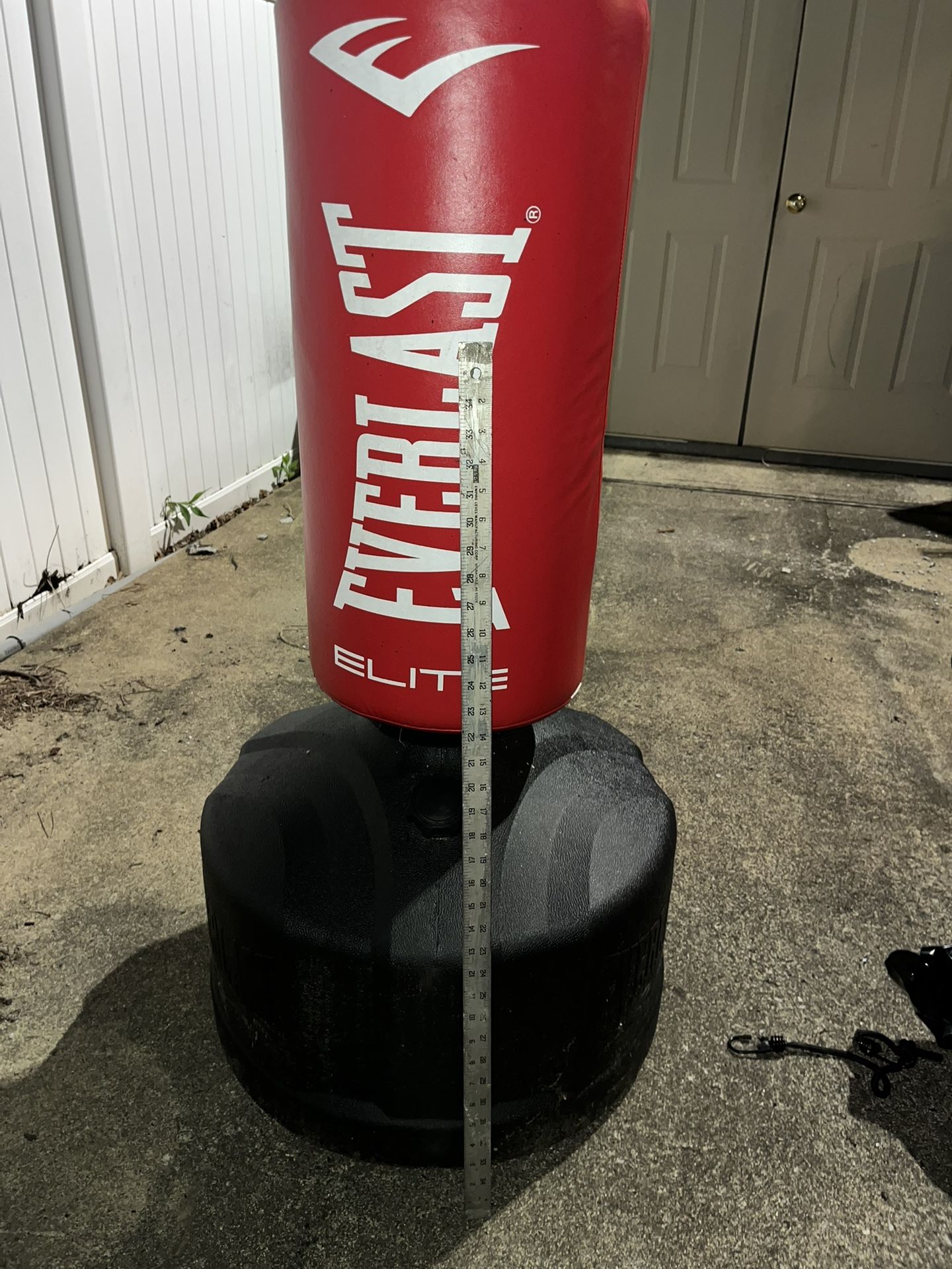 Everlast Elite Freestanding Heavy Bag