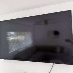 70" Smart TV