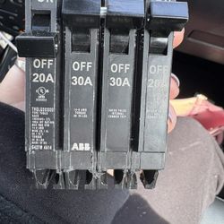 4 Siemens Circuit Breakers Worth $40 Each
