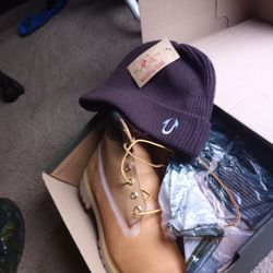 Timberland Boots And Hat