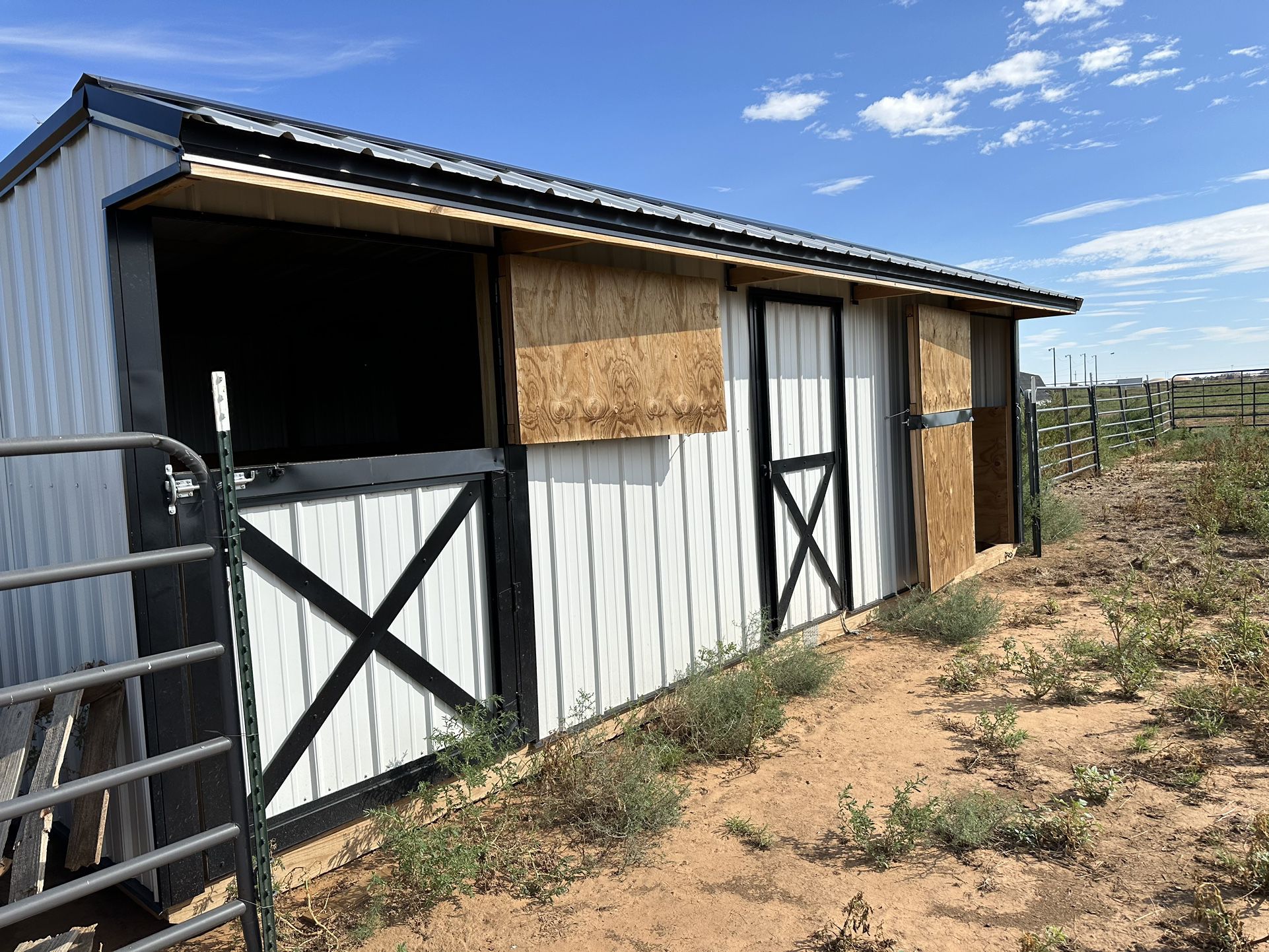 2 Horse Barn With Tack Room