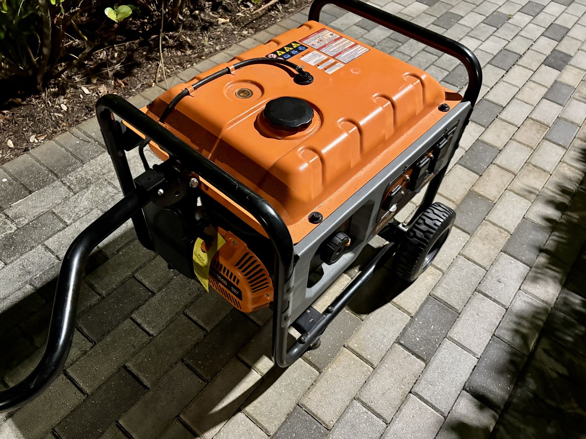 🔌 Generac RS5500 Portable Generator – 5500 Running Watts, Ready to Go!