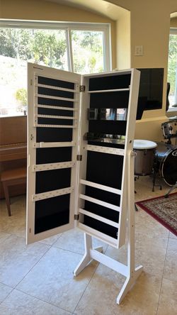 Jewelry box with mirror