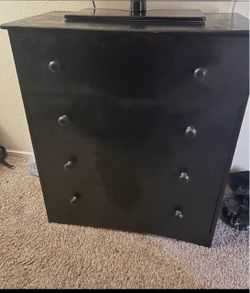 Chest of Drawers/Dresser
