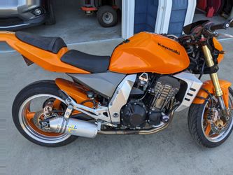 Kawasaki Naked Streetfighter Motorcycle – Orange