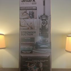 Shark DetectPro Lift-Away ADV Upright Vacuum LA800 Royal Blue