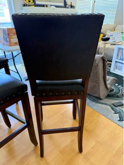 3 High bar stools + swivel