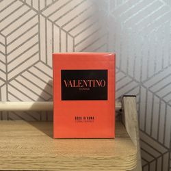 Valentino Donna  Born In Roma Coral Fantasy