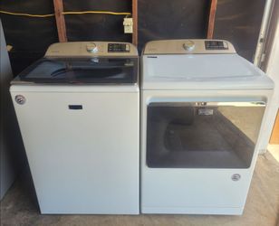 Maytag super capacity Washer and Dryer Set