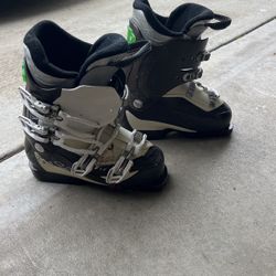 Salomon Divine 550 Snow Ski Boots Size 23 