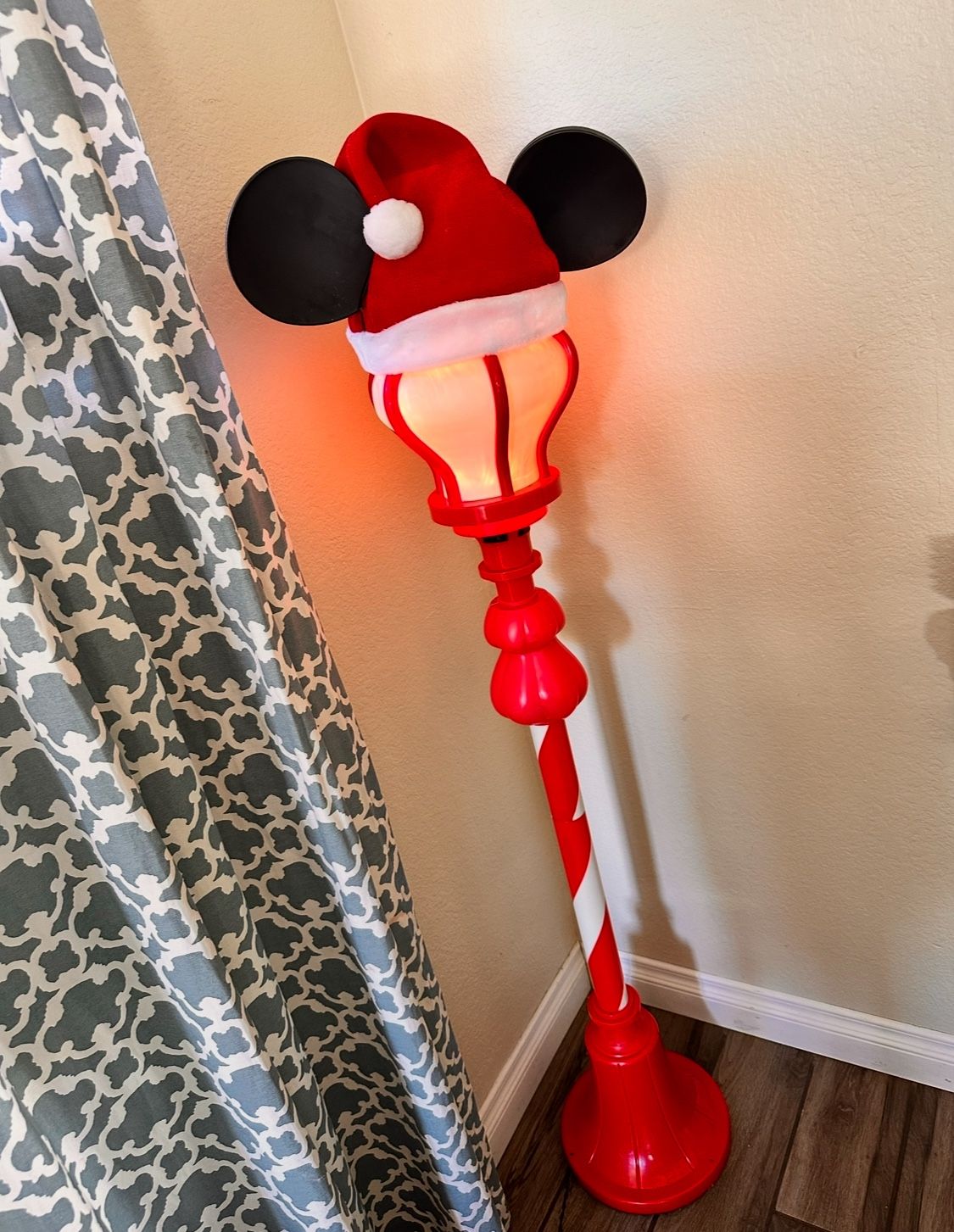 Disney Mickey Mouse Holiday Glowing Lamp 