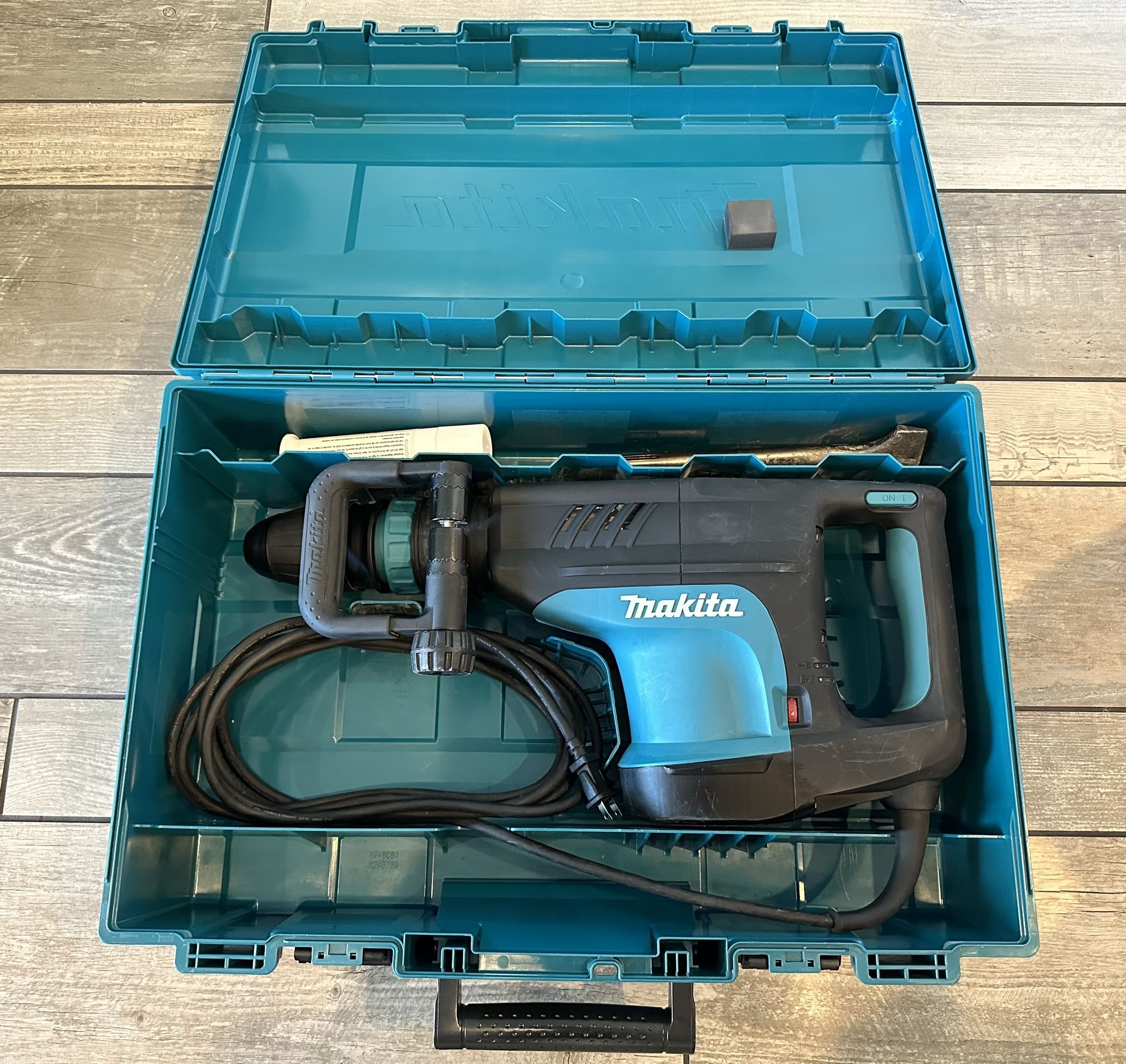 Makita SDS MAX Corded 20lb Demolition Hammer (Lightly Used)