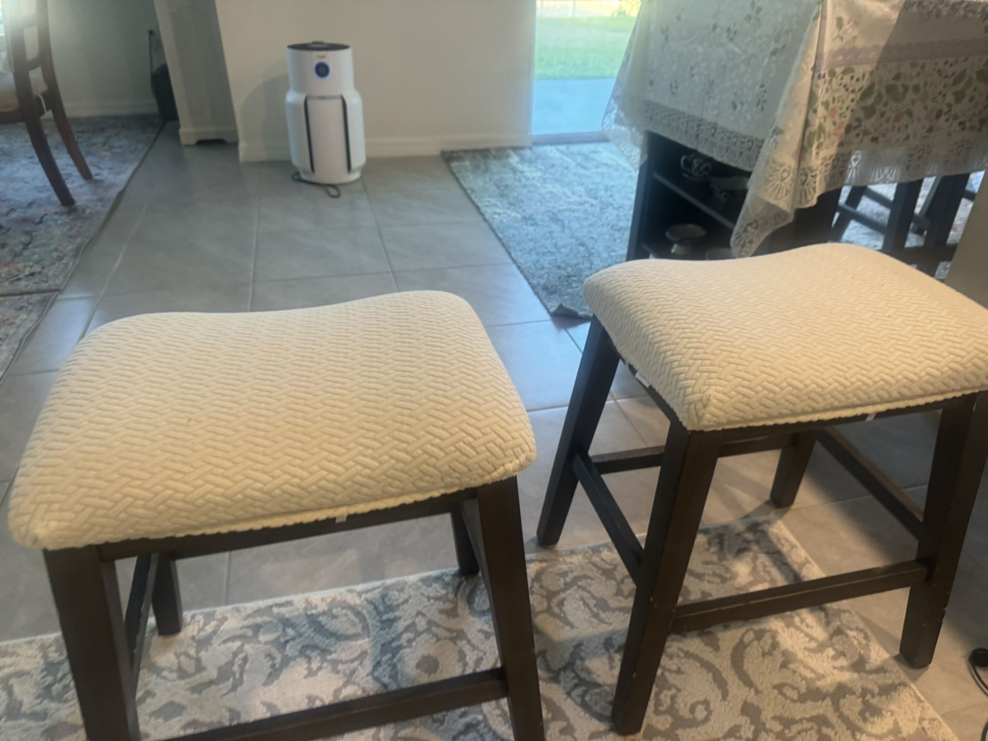 Medium table for 4 with storage