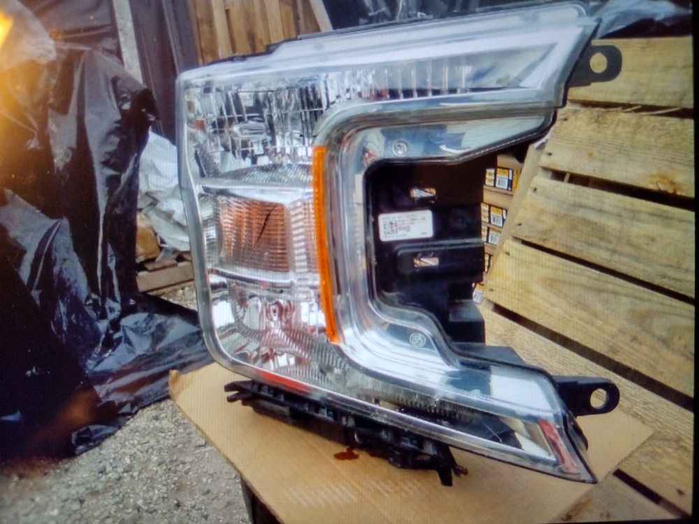 2018 To 2021 Ford F-150 Passenger Headlight Excellent Condition No Damage